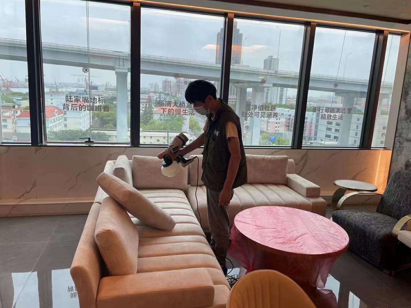 窗簾含有甲醛嘛？窗簾異味重是什么原因引起的